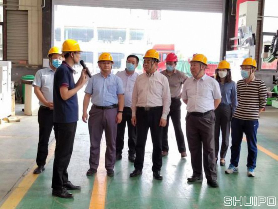 山東省科學院激光研究所所長賈中青、山東省機械設計研究院院長林江海帶領激光、高端裝備領域專家一行9人到水泊焊割實地調研 (已調整大小)