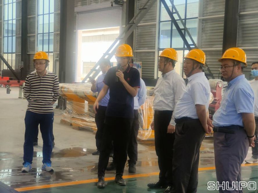 山東省科學院激光研究所所長賈中青、山東省機械設計研究院院長林江海帶領激光、高端裝備領域專家一行9人到水泊焊割實地調研2